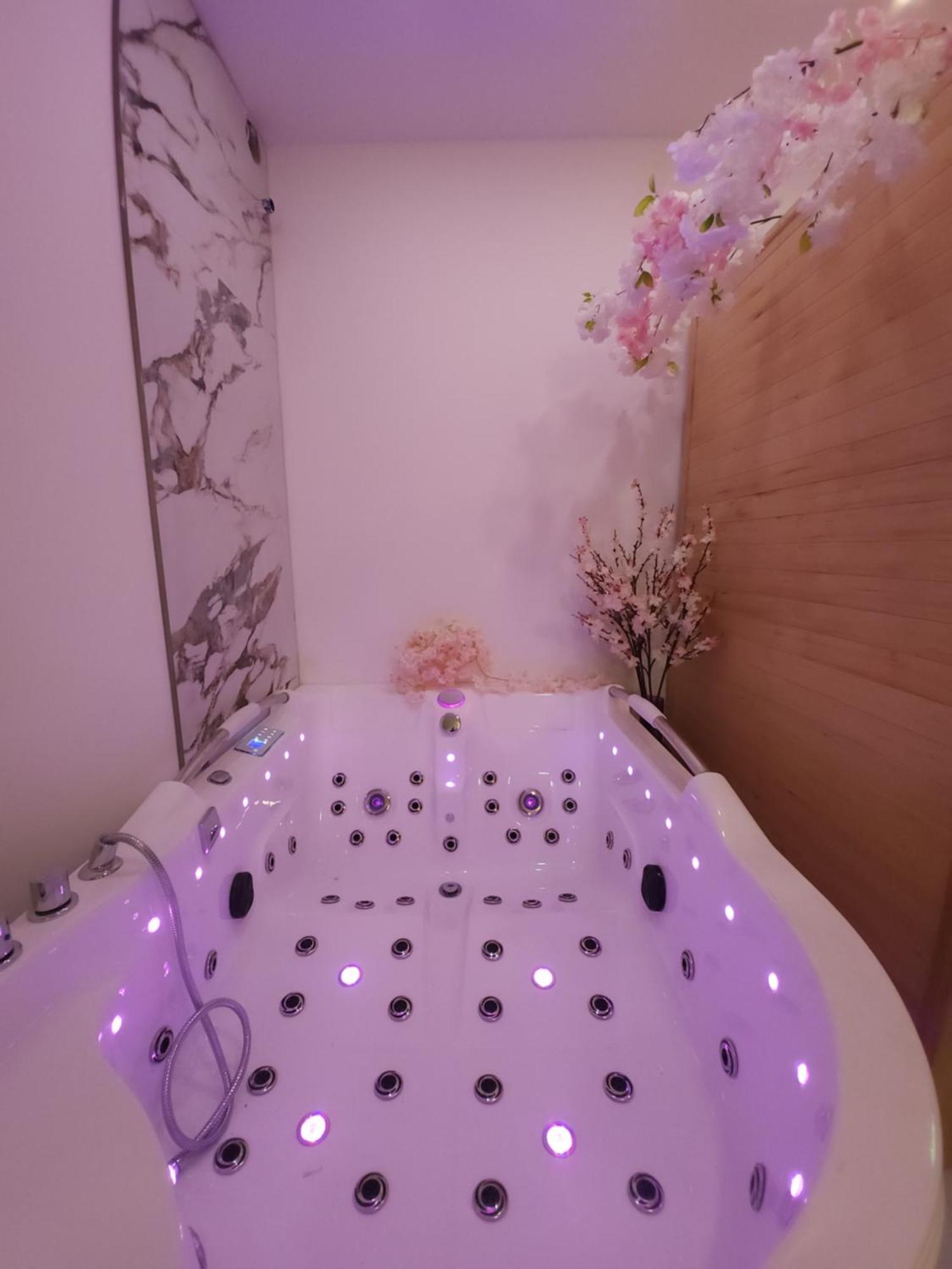 New In Gdansk! Red Room In The Heart Of Gdansk - Bdsm - With A Luxury Jacuzzi And Access To A Sauna Exterior foto