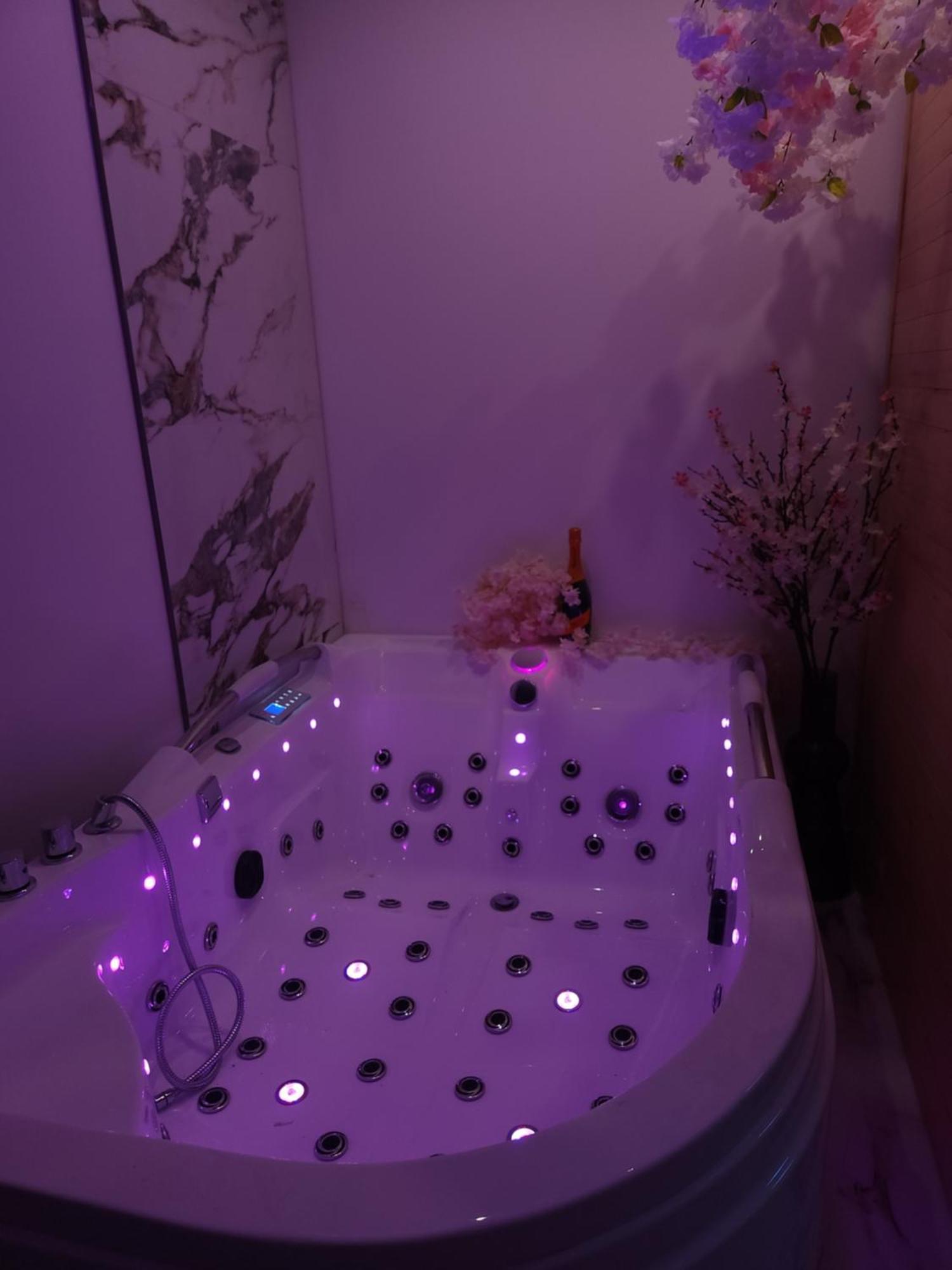 New In Gdansk! Red Room In The Heart Of Gdansk - Bdsm - With A Luxury Jacuzzi And Access To A Sauna Exterior foto